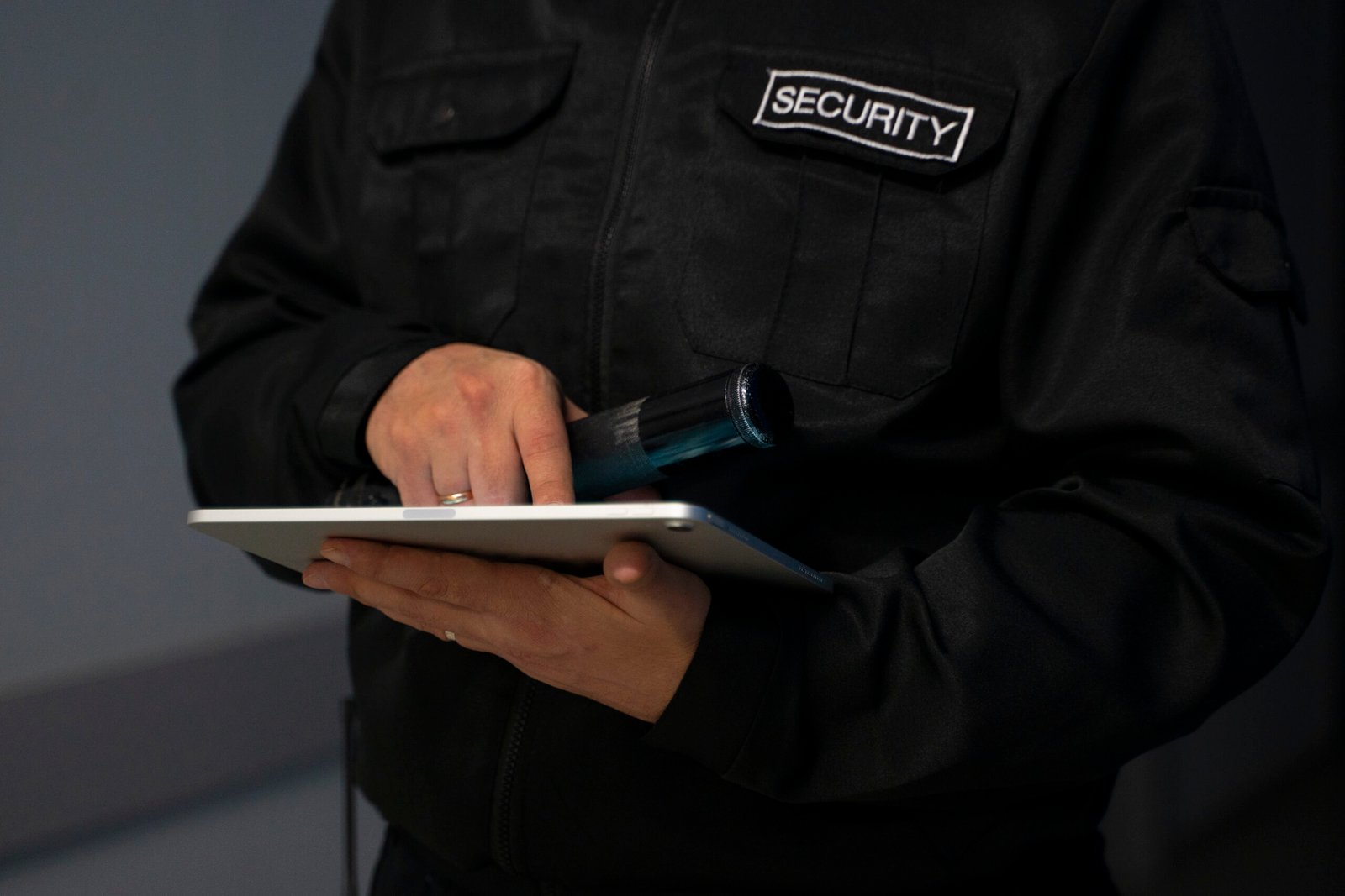 Adhicare Jasa Security Perkantoran Modern di Jakarta